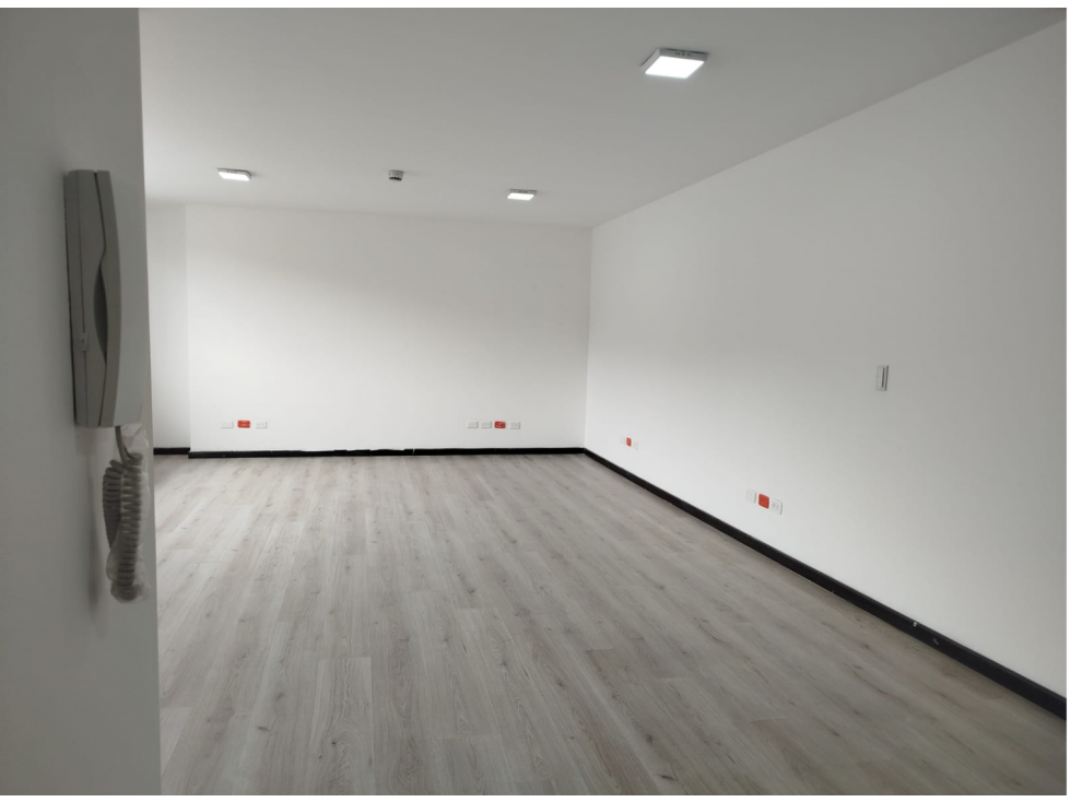 La Pradera , Oficina en Renta 60m2 , 2 parqueaderos - 4