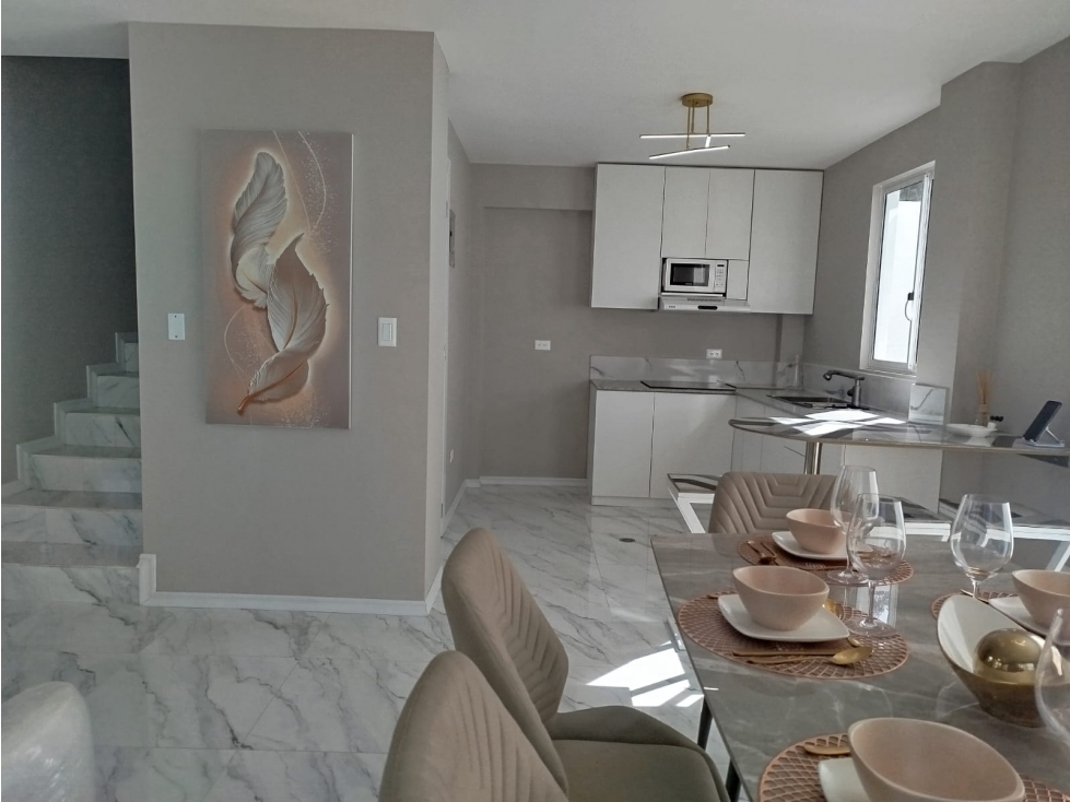 Mitad del Mundo, Casa en Venta, 165m2 con patio área verde — foto 3