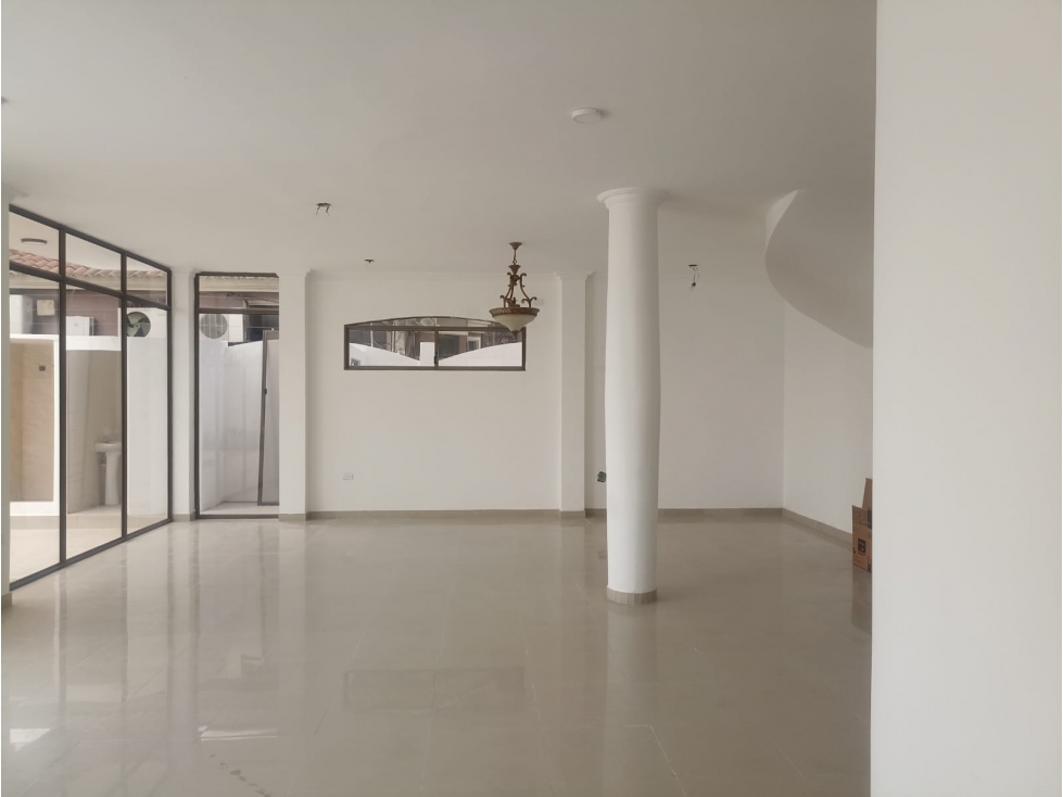 Samborondón, Hermosa Casa en Venta, 600m2