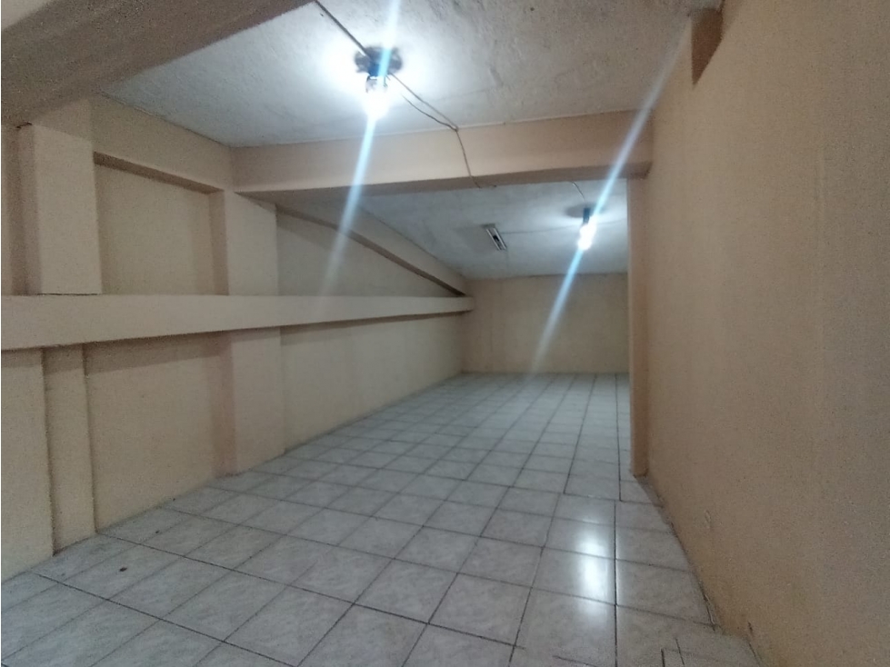 Iñaquito De Oportunidad Bodega en Renta, 140m2 - 5