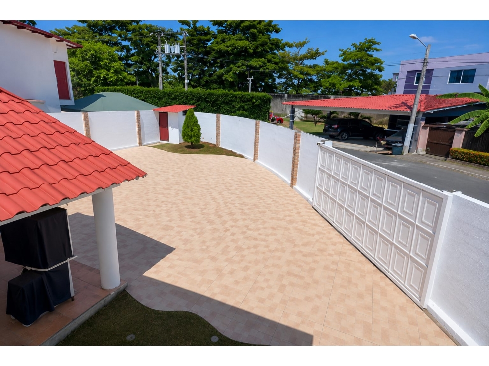 Samborondón, Casa en Venta 176 m² de construcción,324 m² de terreno — foto 2