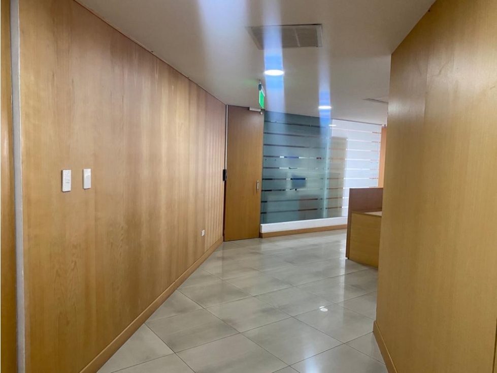 Av. Amazonas, Oficina en Venta, 650m2 , 3 Ambientes — foto 3