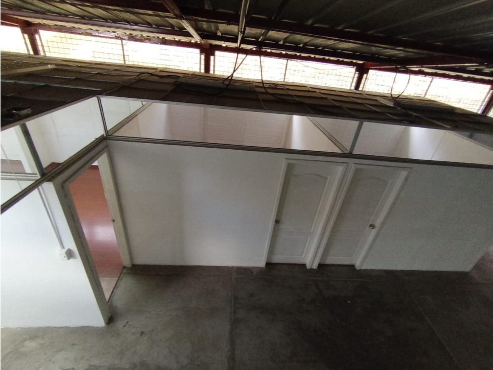Ponceano, Galpón en Renta, 1100m2, 2 Ambientes - 3