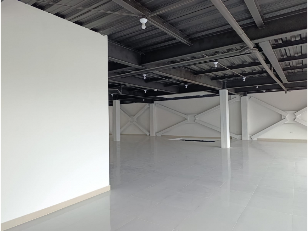 La Veintemilla, De Oportunidad Local Comercial Duplex en Renta, 400m2 — foto 2