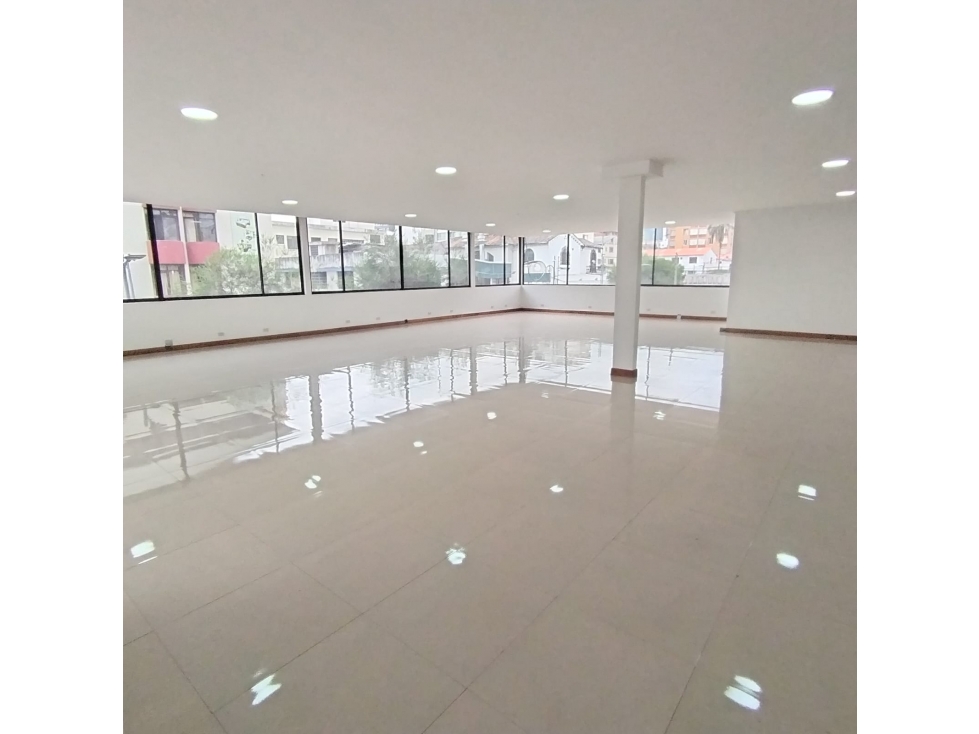 La Colón, Local Comercial Duplex en Renta, 1000m2 - 4
