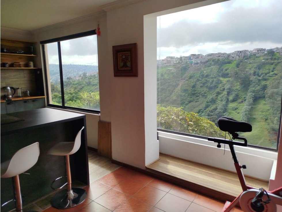 Pusuqui, Casa en Venta, 287m2 3plantas,jardin