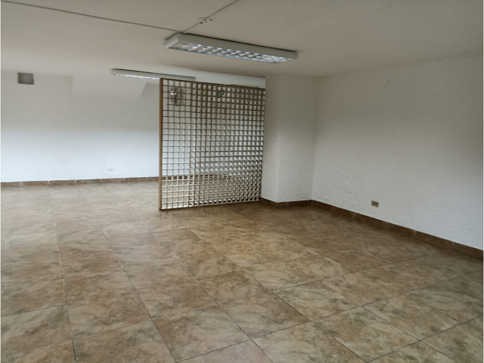 La Colon, Local subsuelo en Renta, 140m2
