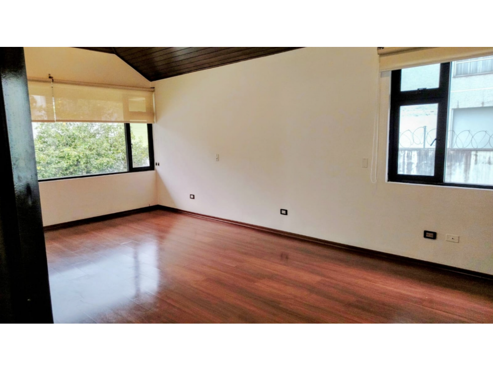 Quito Tenis, Casa en Renta, 350m2, 3 Habitaciones con baños privados