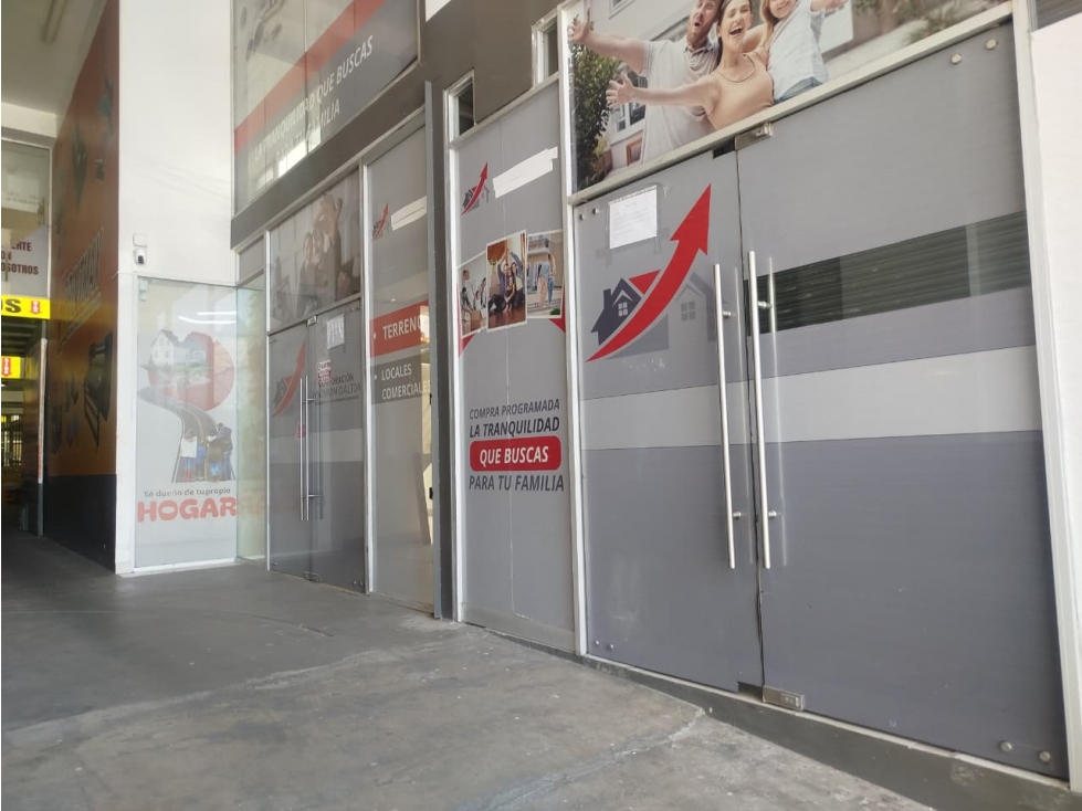 Iñaquito, Local 120m2 2 ambientes, parqueaderos - 4