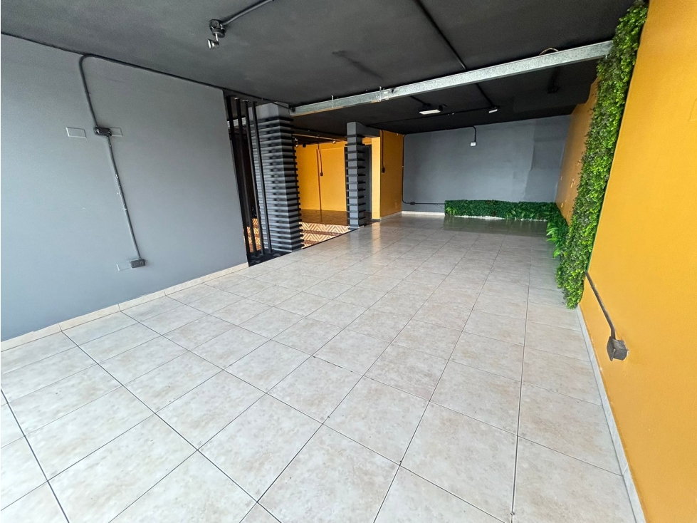 El Batán, Local Comercial en Renta, 200m2, 3 Ambientes - 5