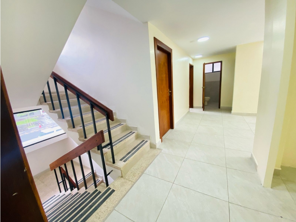 Iñaquito, Edificio en Renta, 450m2, 24 Ambientes - 5