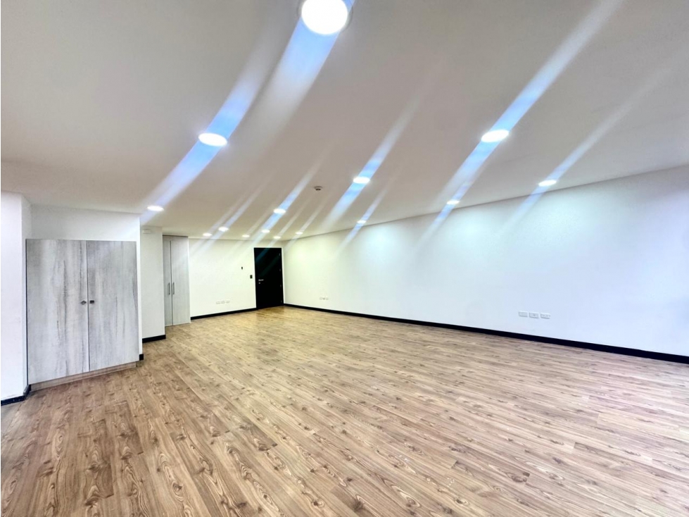 República de El Salvador, Hermosa Oficina en Venta, 115m2 - 3