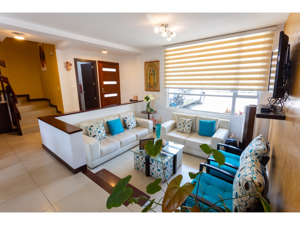 Tumbaco, Casa en Venta, 3 dormitorios, terraza exclusiva, 250m2 — foto 2