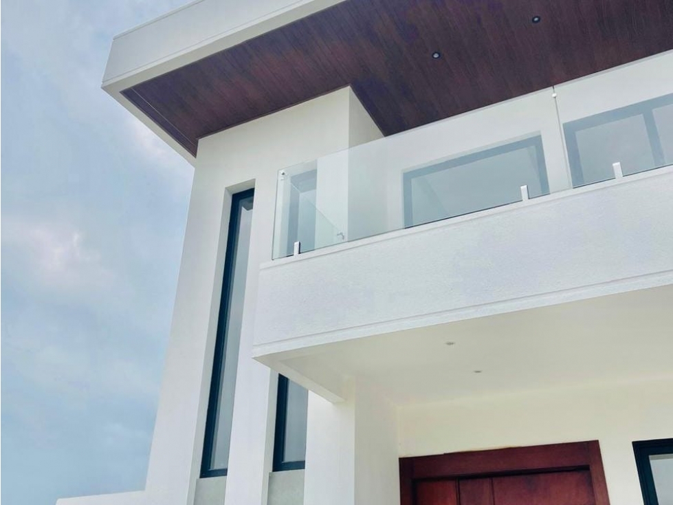 Samborondón, Hermosa Casa en Venta, 260m2