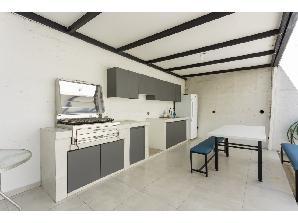 Carcelen Uraba , 2 plantas Casa en Venta, 320m2, 4 Habitaciones — foto 4