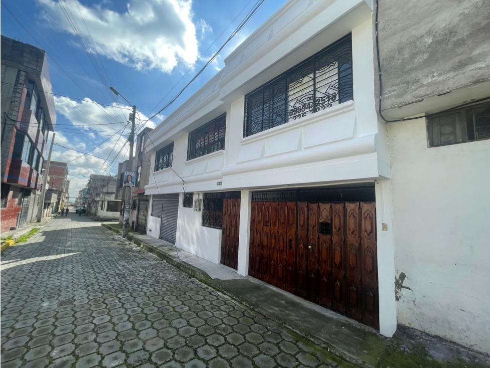 Quitumbe, Casa Rentera en Venta, 362m2, 3 departamentos, 1 local