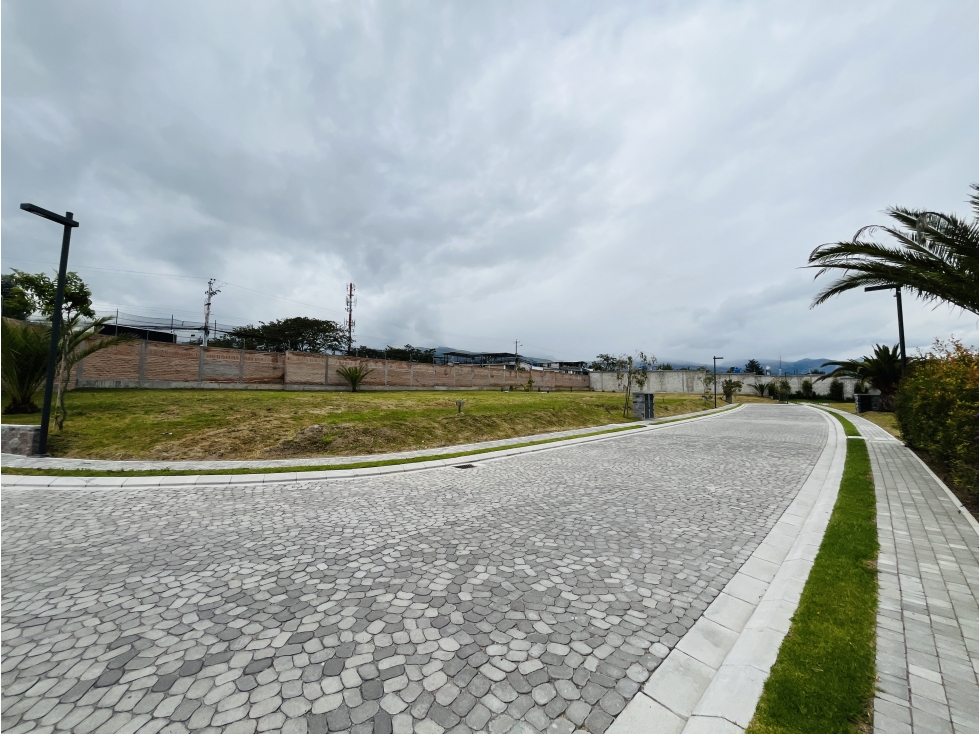 Puembo, Terreno en Venta, 573.69m2, 2 Pisos