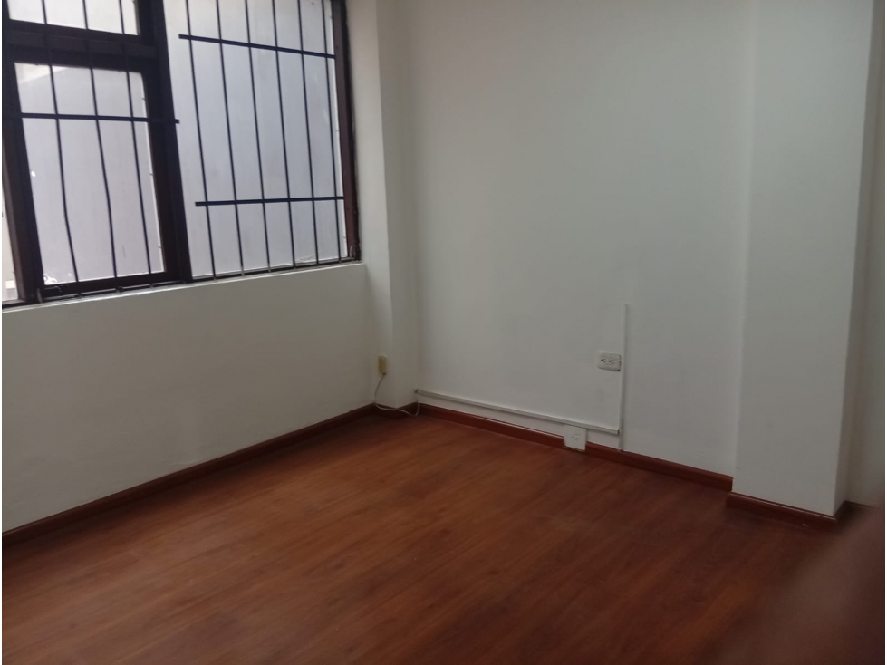Rumipamba, Oficina en Renta, 120m2 - 3