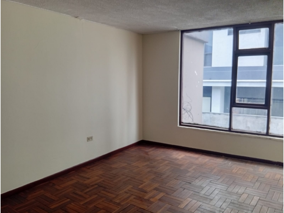 Rumipamba, Oficina en Renta, 120m2 - 2