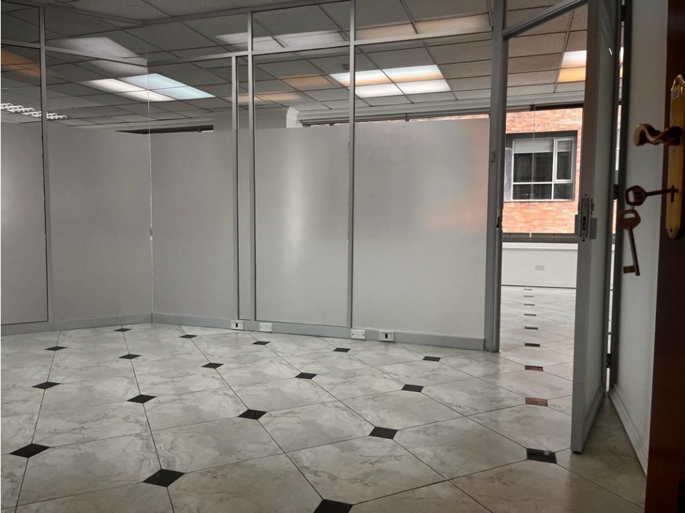 República de El Salvador, Oficina en Renta, 350m2 — foto 2