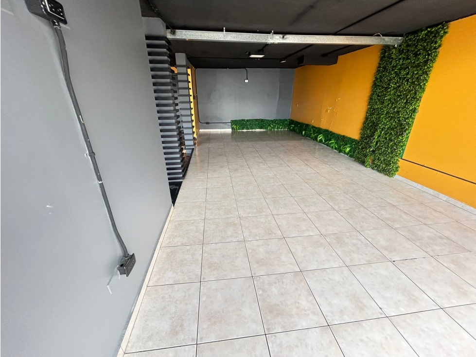 El Batán, Local Comercial en Renta, 200m2, 3 Ambientes - 3