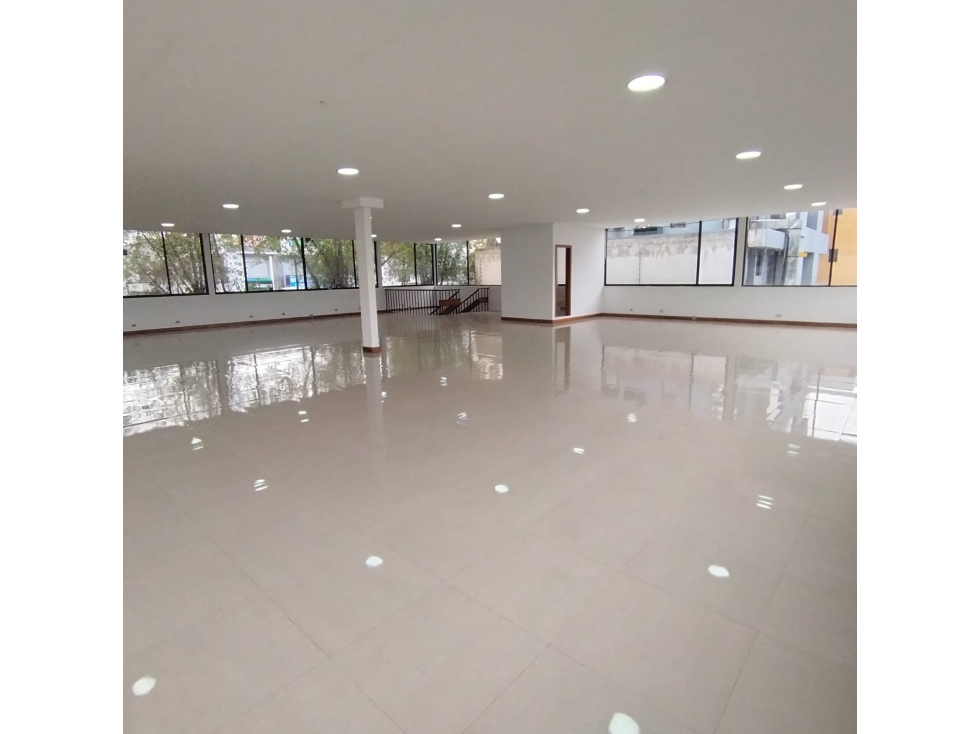 La Colón, Local Comercial Duplex en Renta, 1000m2 - 2