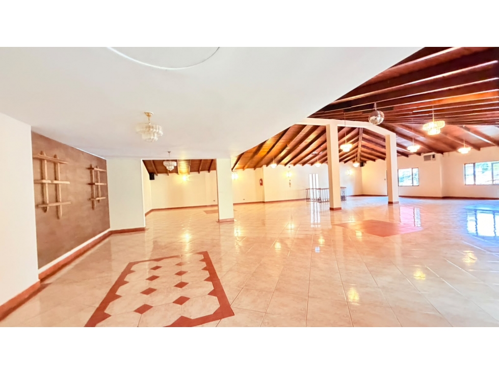La Pradera, Local Comercial en Renta, 250m2, 4 baños, uso comercial — foto 2