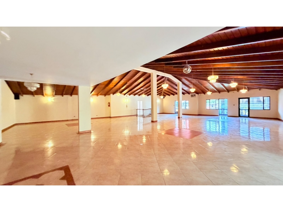 La Pradera, Local Comercial en Renta, 250m2, 4 baños, uso comercial — foto 3