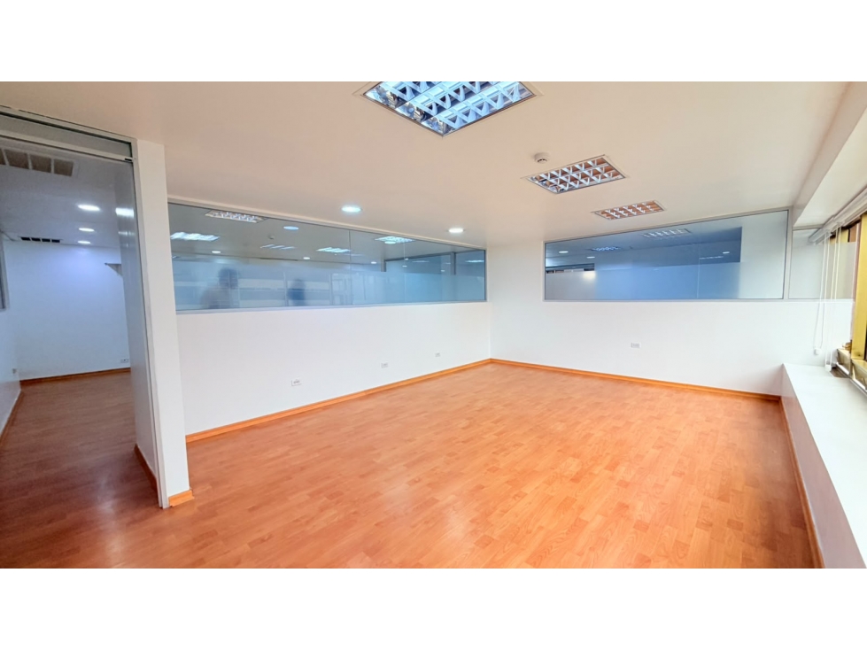 Republica De el Salvador, Oficina comercial en Renta, 164M2
