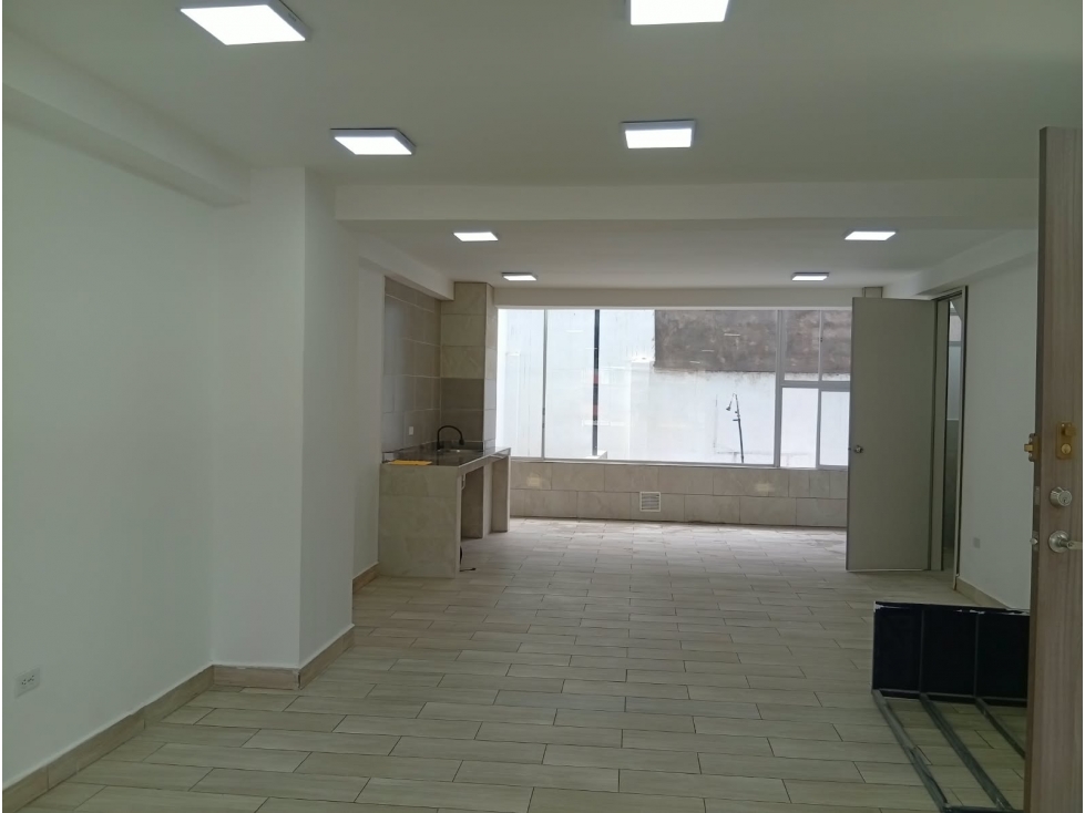 Barrionuevo, Local comercial 75 m2, 12 m2 de terraza - 2