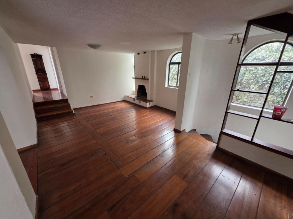 Granda Centeno, Casa en Venta, 394m2 con 2 amplios departamentos