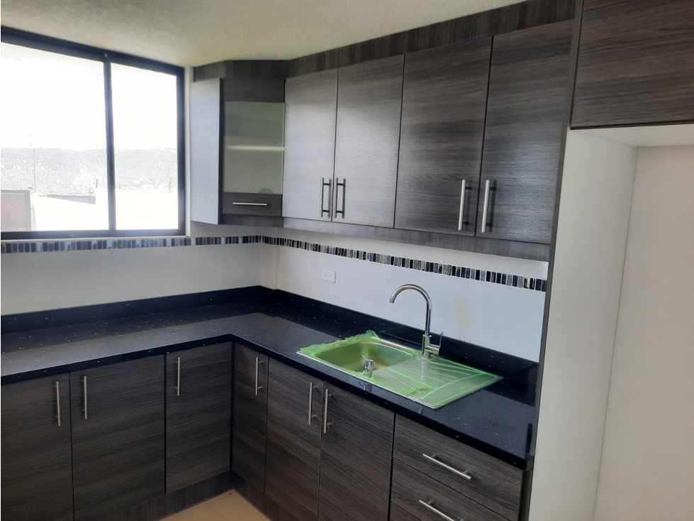 Mitad del Mundo, Casa en Venta, 108m2, 3 Habitaciones nuevo — foto 2