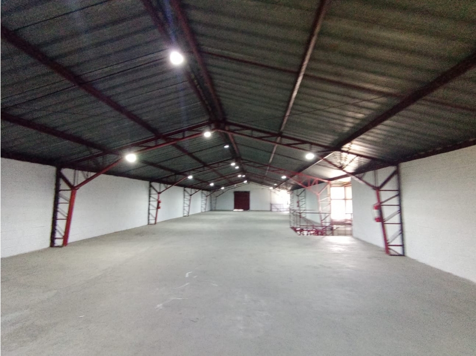 Ponceano, Galpón en Renta, 1100m2, 2 Ambientes - 2