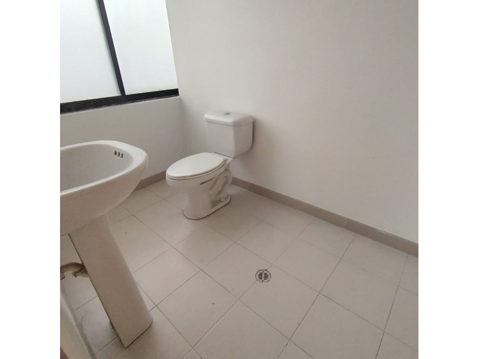 La Colón, Local Comercial Duplex en Renta, 1000m2 - 5
