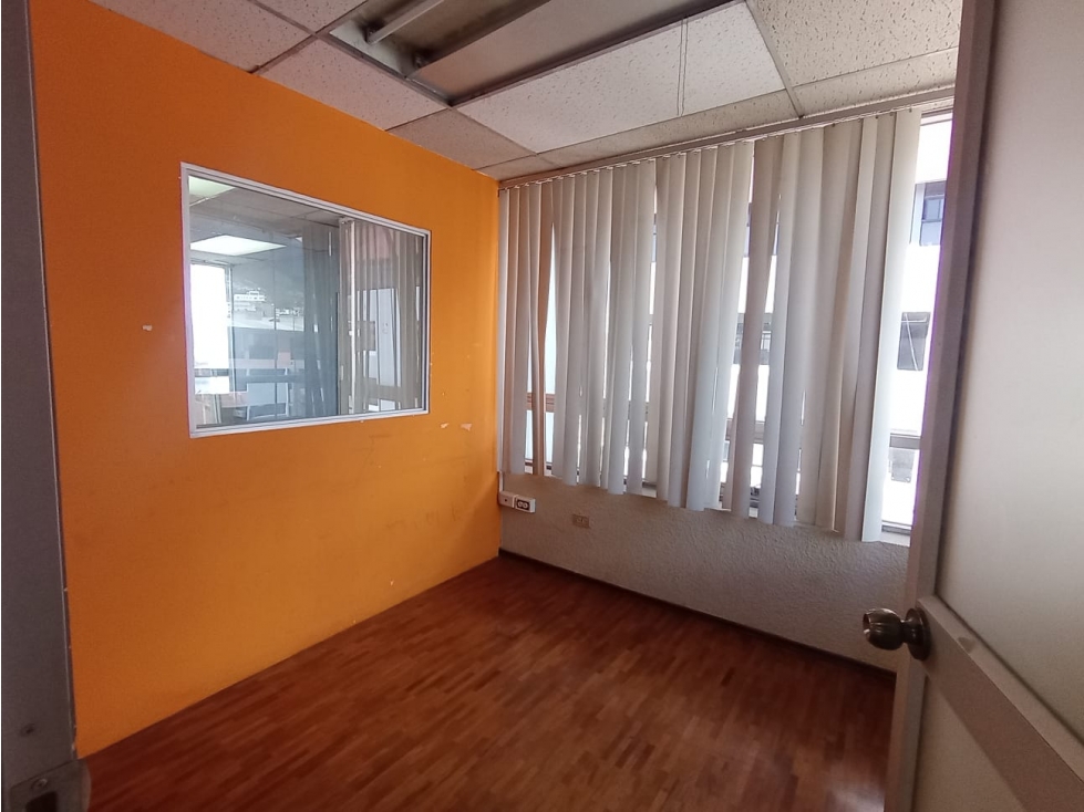 Iñaquito , De Oportunidad Oficina en Renta, 240 m2 — foto 2