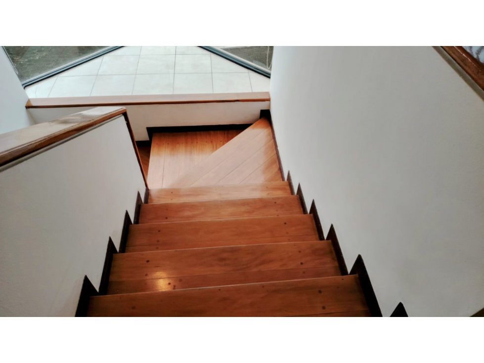 Quito Tenis, Casa en Renta, 350m2, 3 Habitaciones con baños privados — foto 2