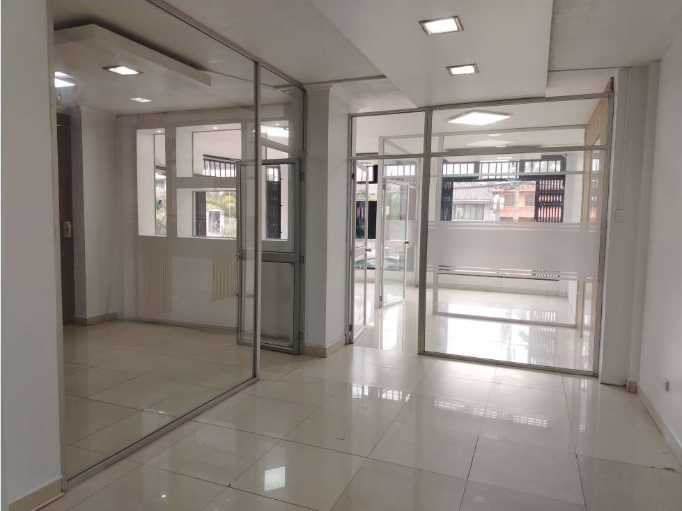 El Batan Local Comercial en Renta, 7 ambientes , 8 Divisiones 133m2 - 2