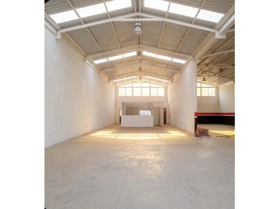 Pomasqui, Bodega en Renta 400m2, 5 parqueaderos - 4
