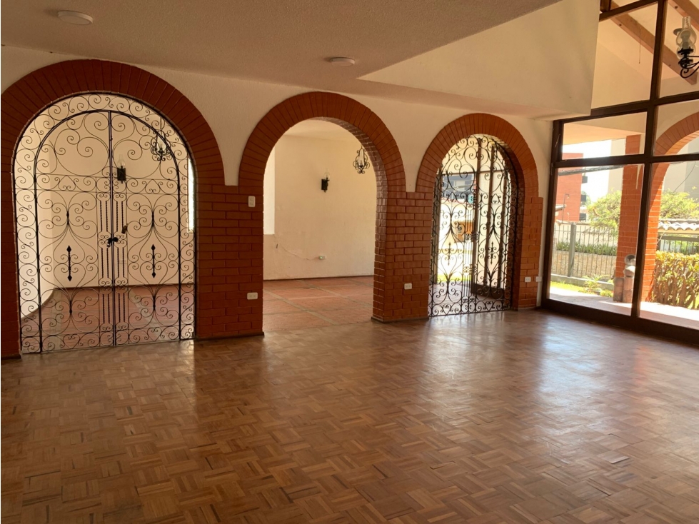 Quito Tenis, Casa en Renta, 421m2 - 2