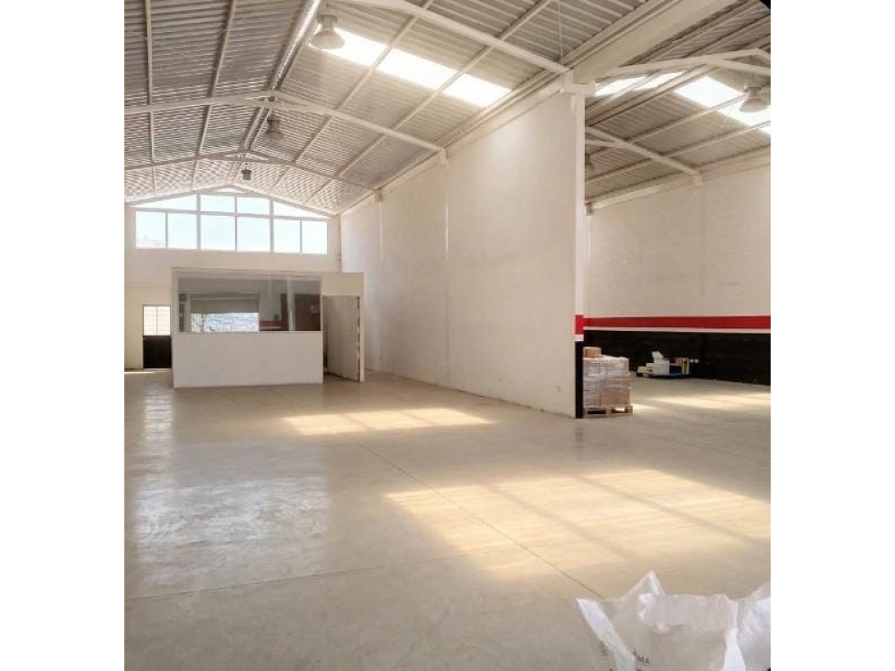 Pomasqui, Bodega en Renta 400m2, 5 parqueaderos - 3