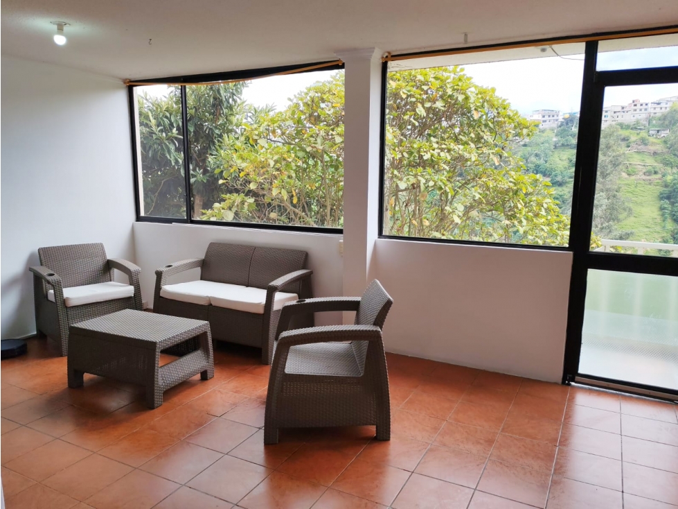 Pusuqui, Casa en Venta, 287m2 3plantas,jardin — foto 6