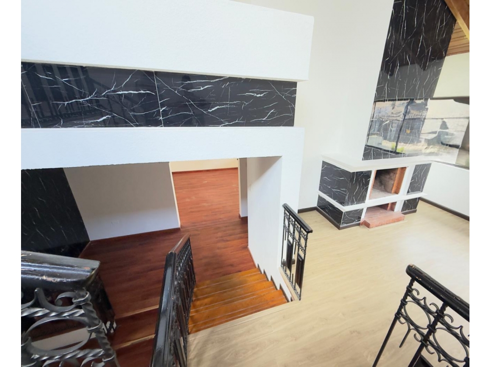 La Shyris, Hermosa Casa Comercial en Renta, 340m2