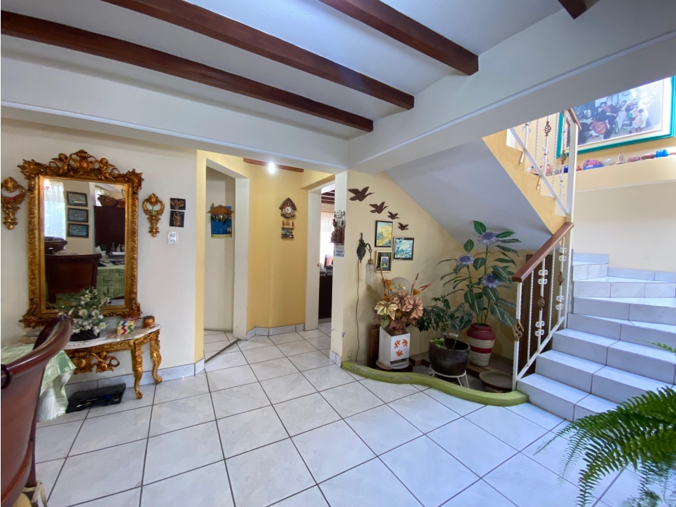 Puembo, Casa en Venta, 300m2, 4 Habitaciones — foto 4