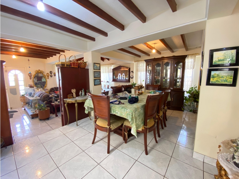 Puembo, Casa en Venta, 300m2, 4 Habitaciones — foto 5