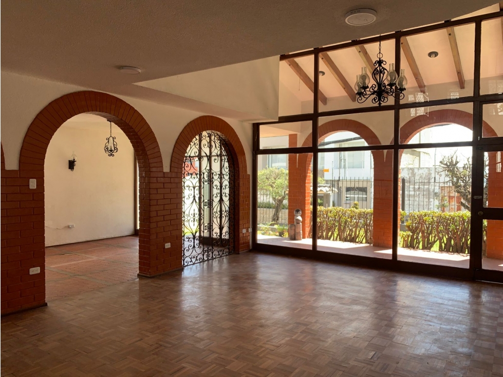 Quito Tenis, Casa en Renta, 421m2 - 1