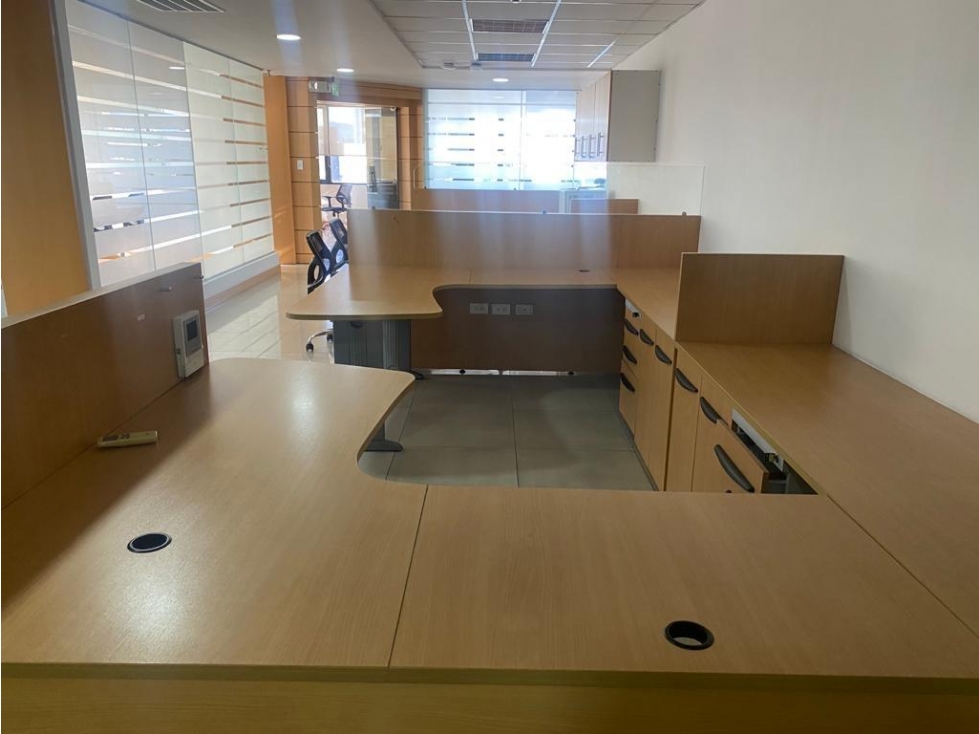 Av. Amazonas, Oficina en Venta, 650m2 , 3 Ambientes — foto 4