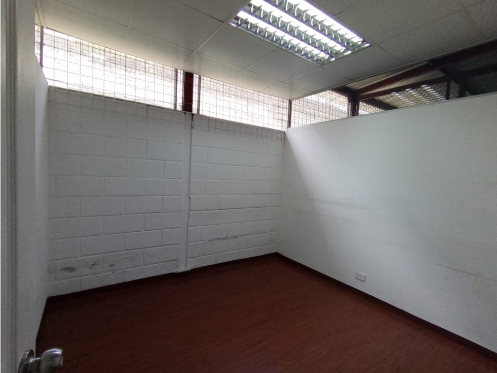 Ponceano, Galpón en Renta, 1100m2, 2 Ambientes - 4