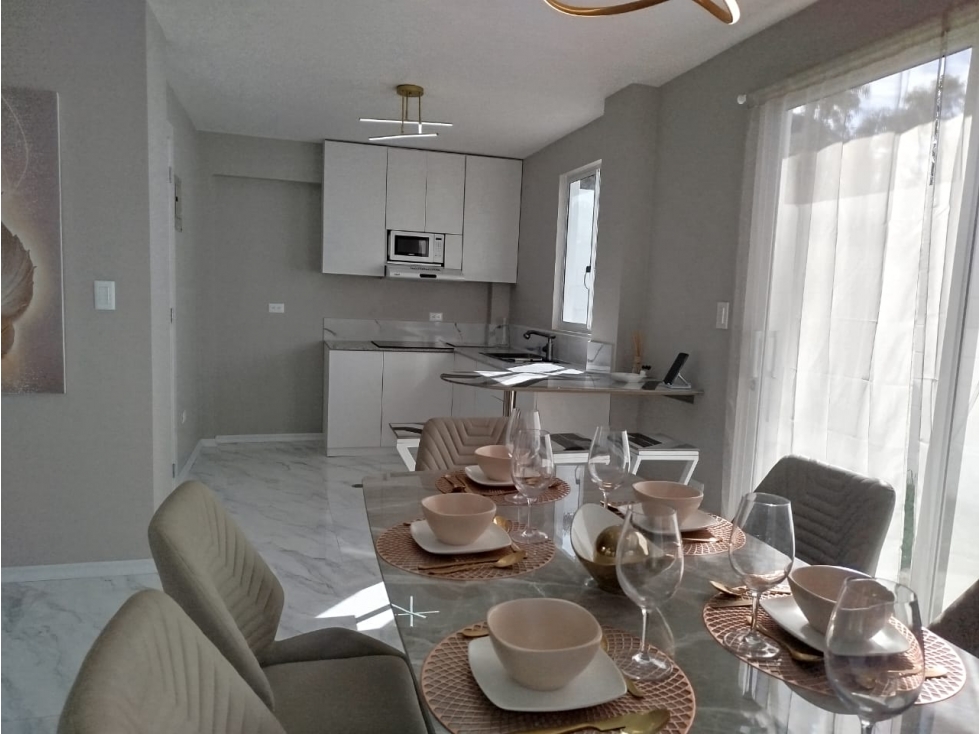 Mitad del Mundo, Casa en Venta, 165m2 con patio área verde