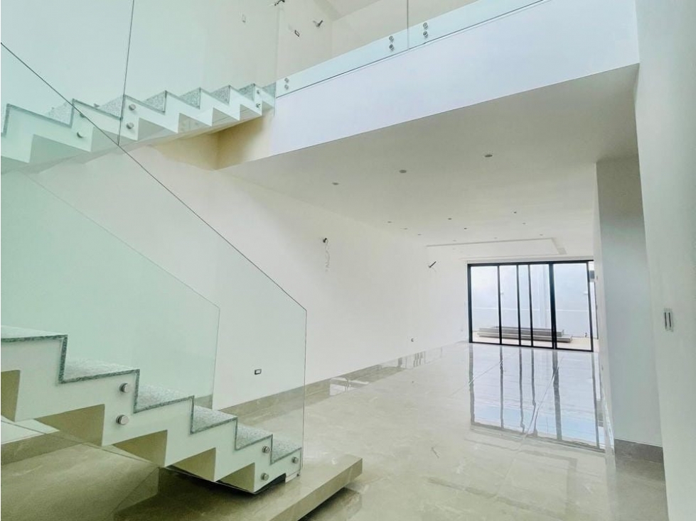 Samborondón, Hermosa Casa en Venta, 260m2 - 6