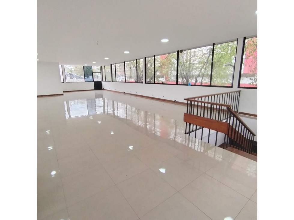 La Colón, Local Comercial Duplex en Renta, 1000m2 - 1
